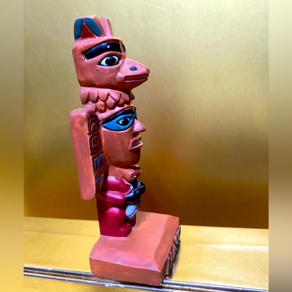 NATIVE AMERICAN VINTAGE TOTEM POLE ALASKA SOUVENIR RESIN 5” - Picture 4 of 13